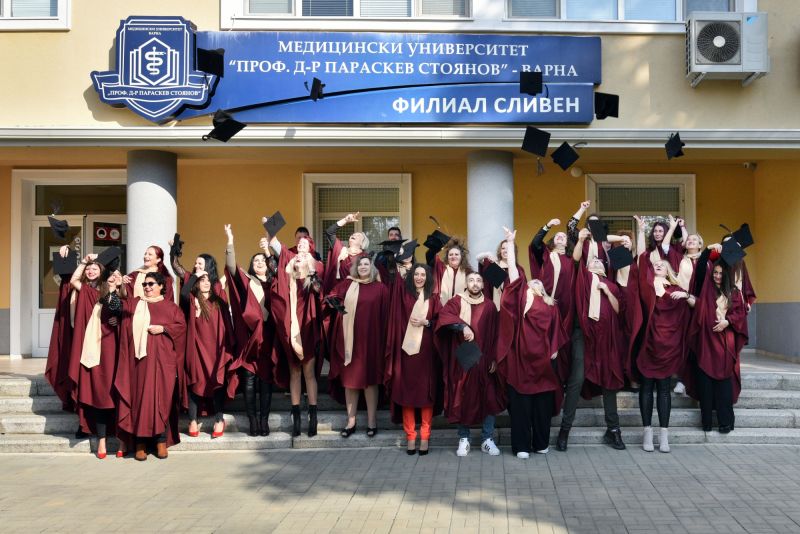 Кметът Стефан Радев поздрави абсолвентите на медицинския филиал и изпрати награди за випуска