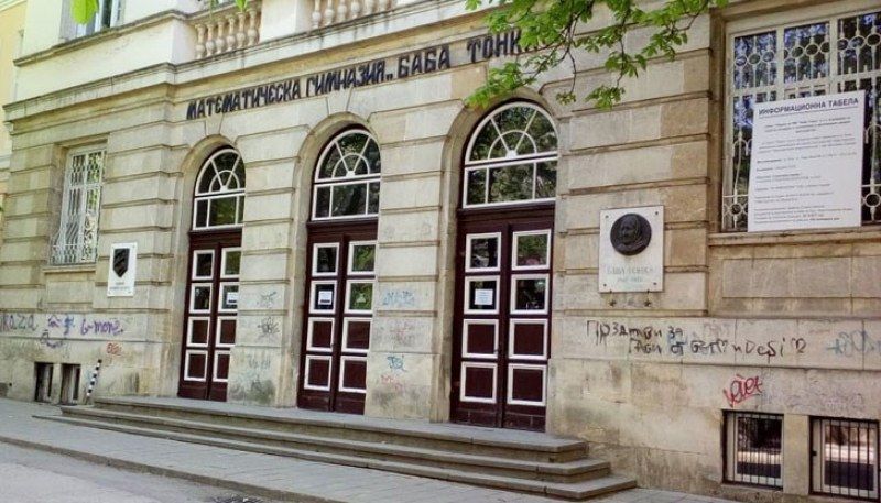 Първи ученик с COVID-19. Класът му в Русе е под карантина
