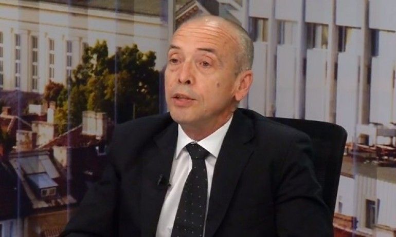 Лекари събират подписка срещу доц. Атанас Мангъров