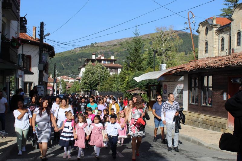 Първият звънец удари за 1704 ученици в училища от община Котел