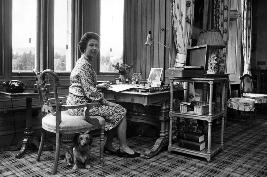 Елизабет II в читалнята в 